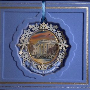 Whote House Christmas Ornament 2009